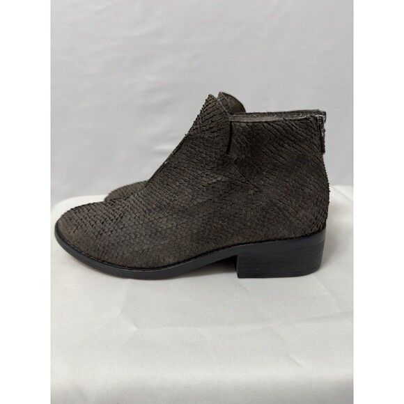 Eileen Fisher Tuck Textured Leather Ankle Booties Women’s Sz 9 Almond Toe - Picture 3 of 12